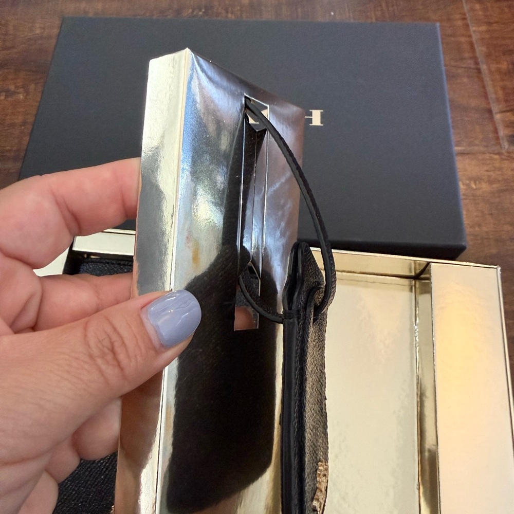 Coach Black Pebbled Glittery Leather Passport Book Cover & Luggage Tag Gold Logo - Picture 9 of 12